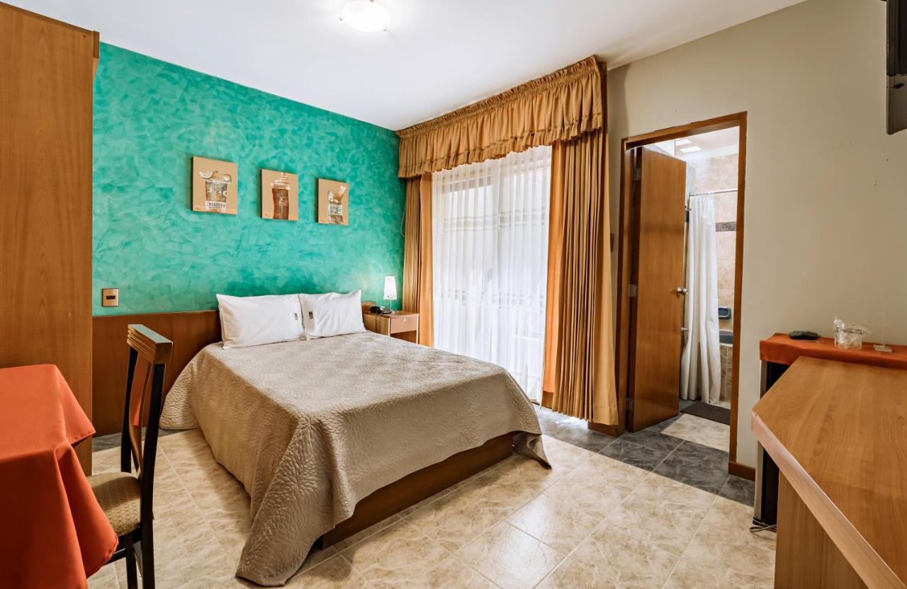 Hotel Casa De La Luna 3*
